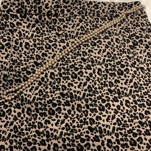Leopard printed. With pockets.